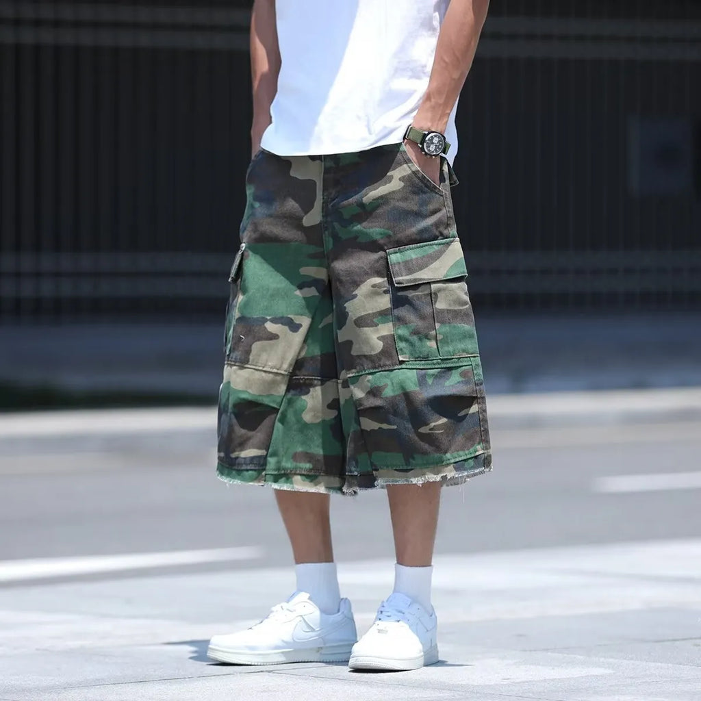 American retro workwear camouflage shorts in loose fit cropped design for summer casual wear