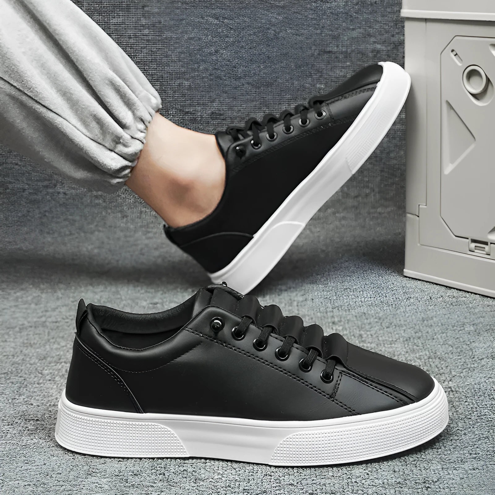 Men's low top sports casual shoes in black or white with synthetic leather upper and PVC soles