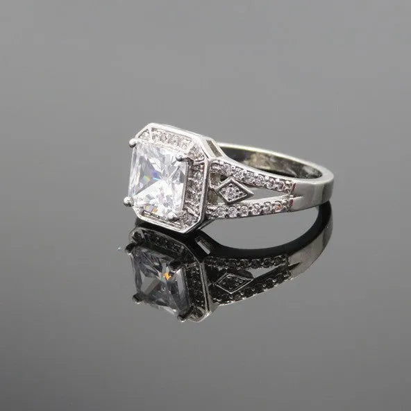 Geometric hollow zircon ring for women in platinum colour on copper, showing quadrilateral design and inlaid stones.