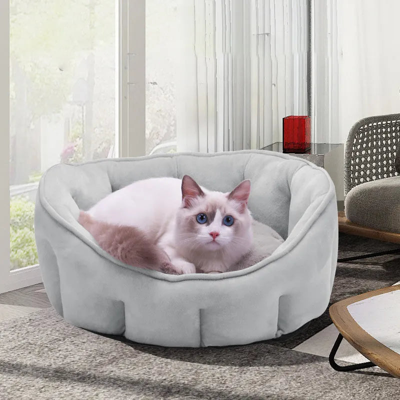 Grey plush cat kennel mat with fleece lining, showing enclosed design and 46 cm size