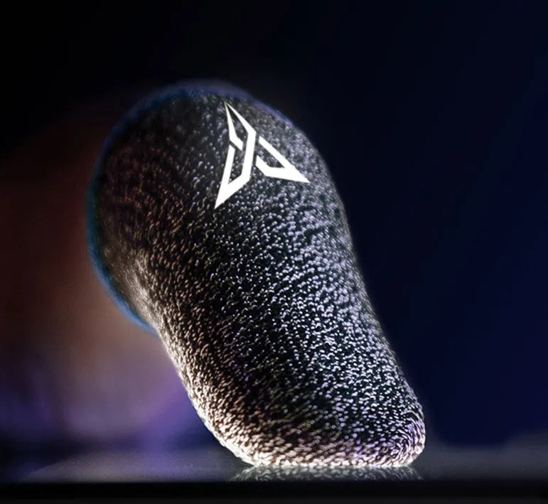 Green game thumb sleeves made of silver fibre with a 3M reflective logo, for sweat absorption during gaming.