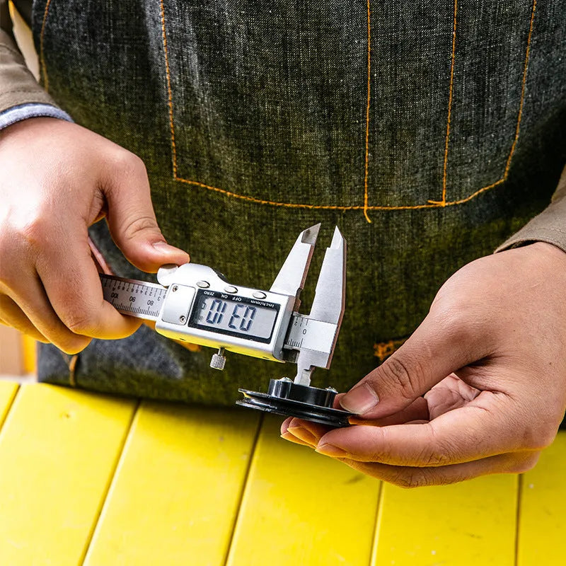 Deli digital vernier caliper stainless steel precision measuring tool with LCD display showing measurement