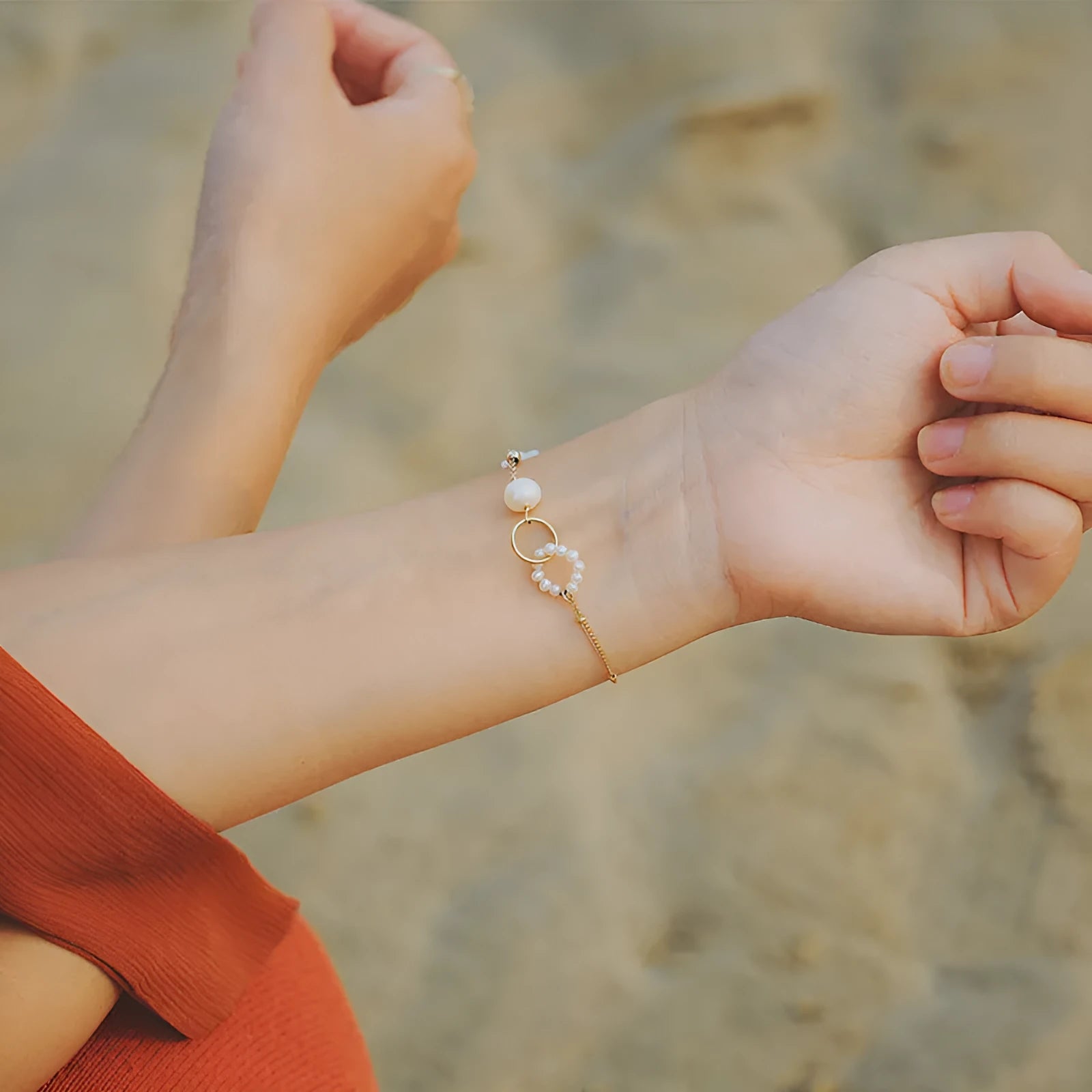 Women's natural pearl bracelet with 14k gold-plated clasp and chain.
