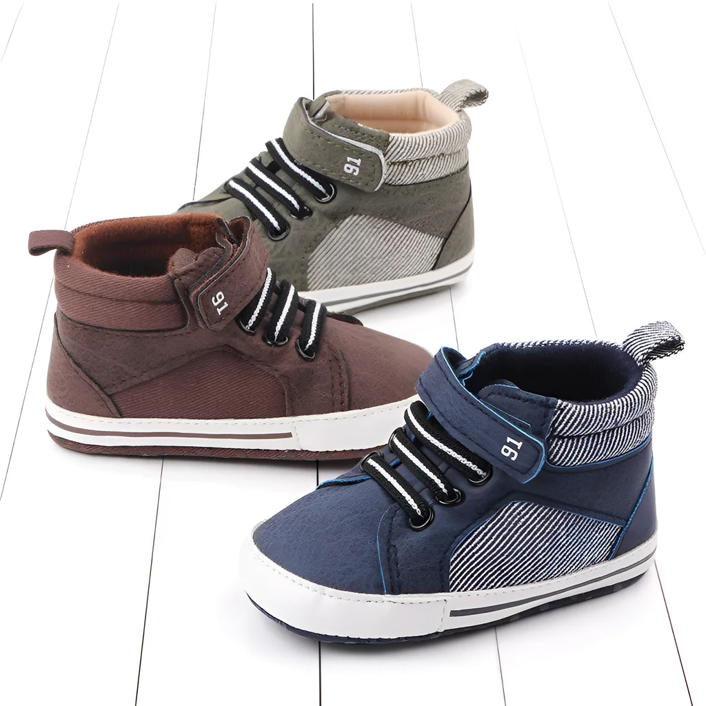 Toddler high-top cotton shoes with Velcro closure in blue, green and red colours