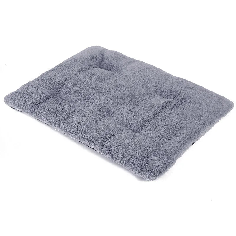 Self-heating thickened pet blanket for dogs in khaki colour, made from Bejirog material
