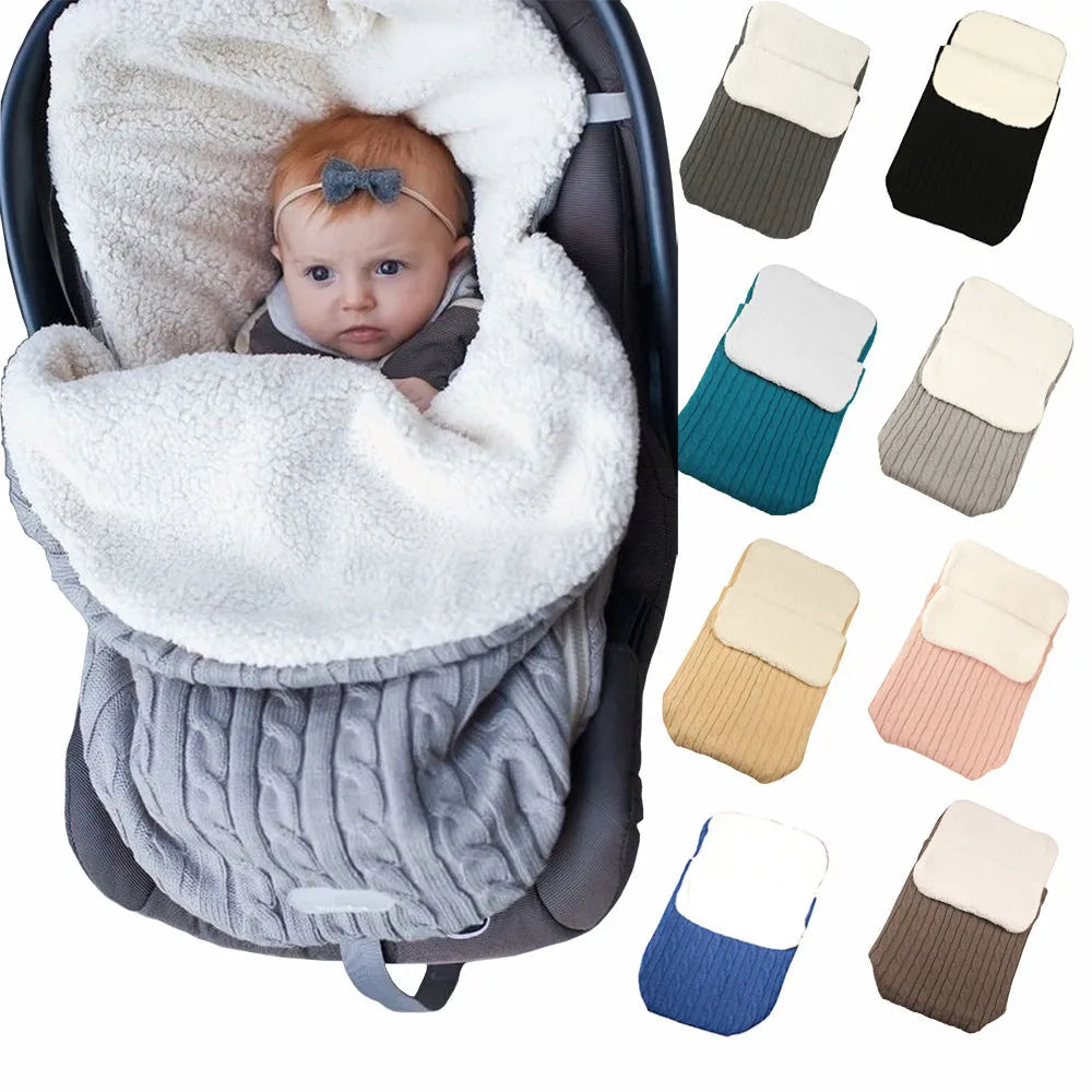 Envelope baby stroller sleeping bag in a plain colour with thick filling for winter.