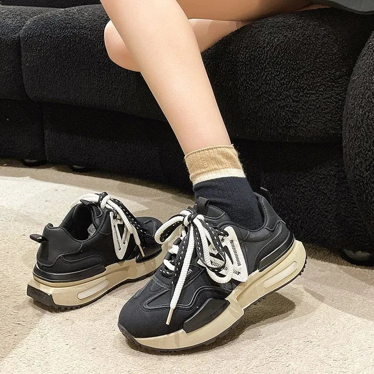 Women's black and khaki red retro platform sports shoes with artificial PU upper and rubber sole