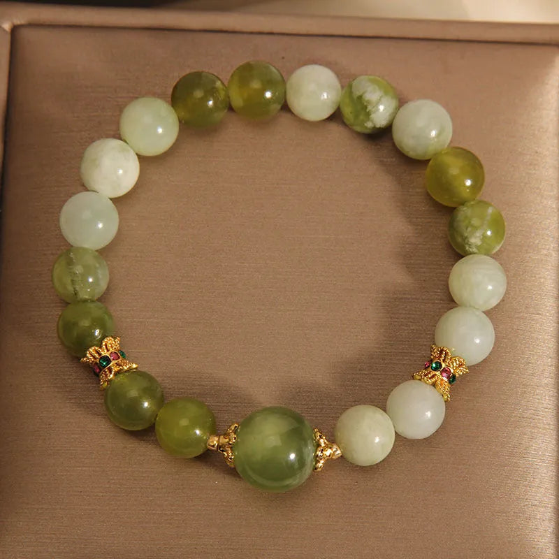 Women's bracelet with a green Xiuyan jade stone in an original light luxury design.