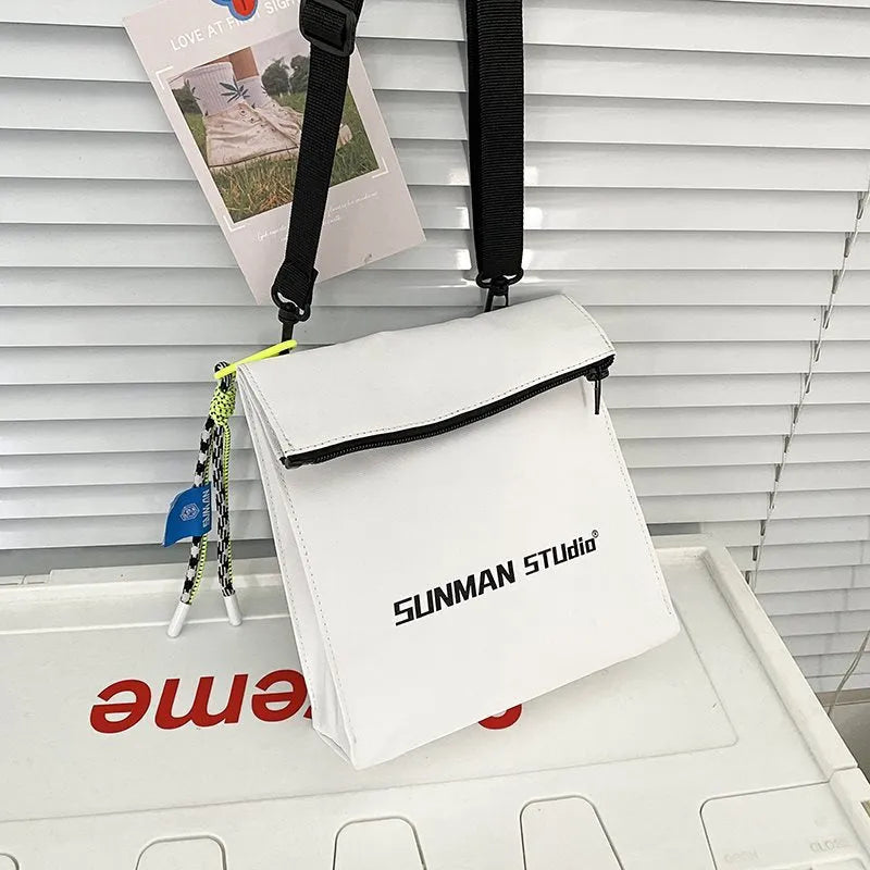 Street trend messenger bag in polyester with Oxford lining and crossbody strap