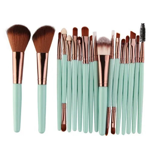 18-piece professional makeup brush set with fan-shaped contour and highlight brushes on a white background.