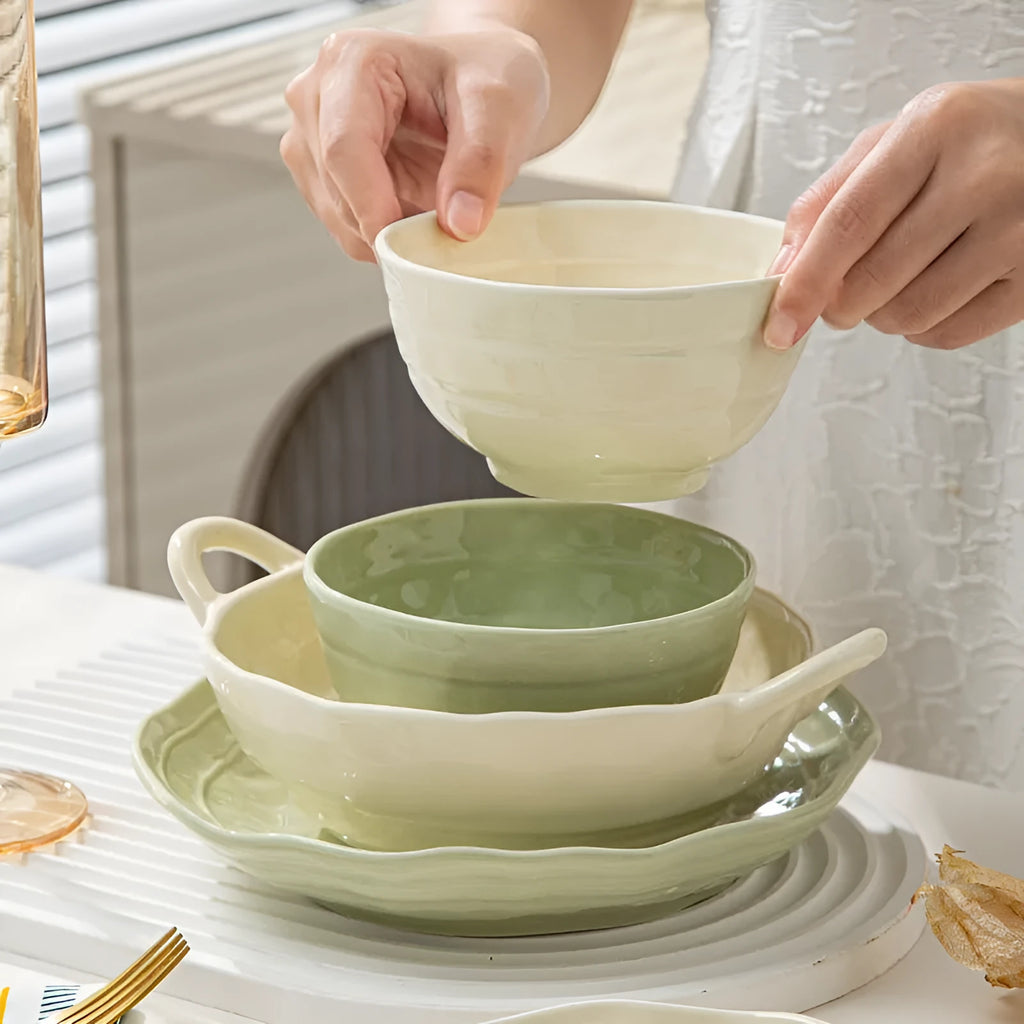 Seven-piece ceramic tableware set in solid colours with modern minimalist design