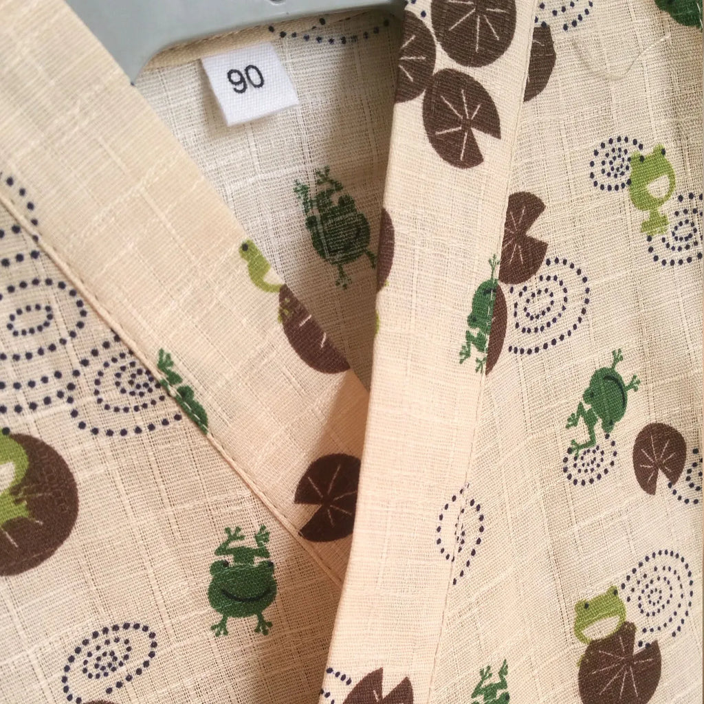 Child's beige cotton yukata with little frog print, short sleeves