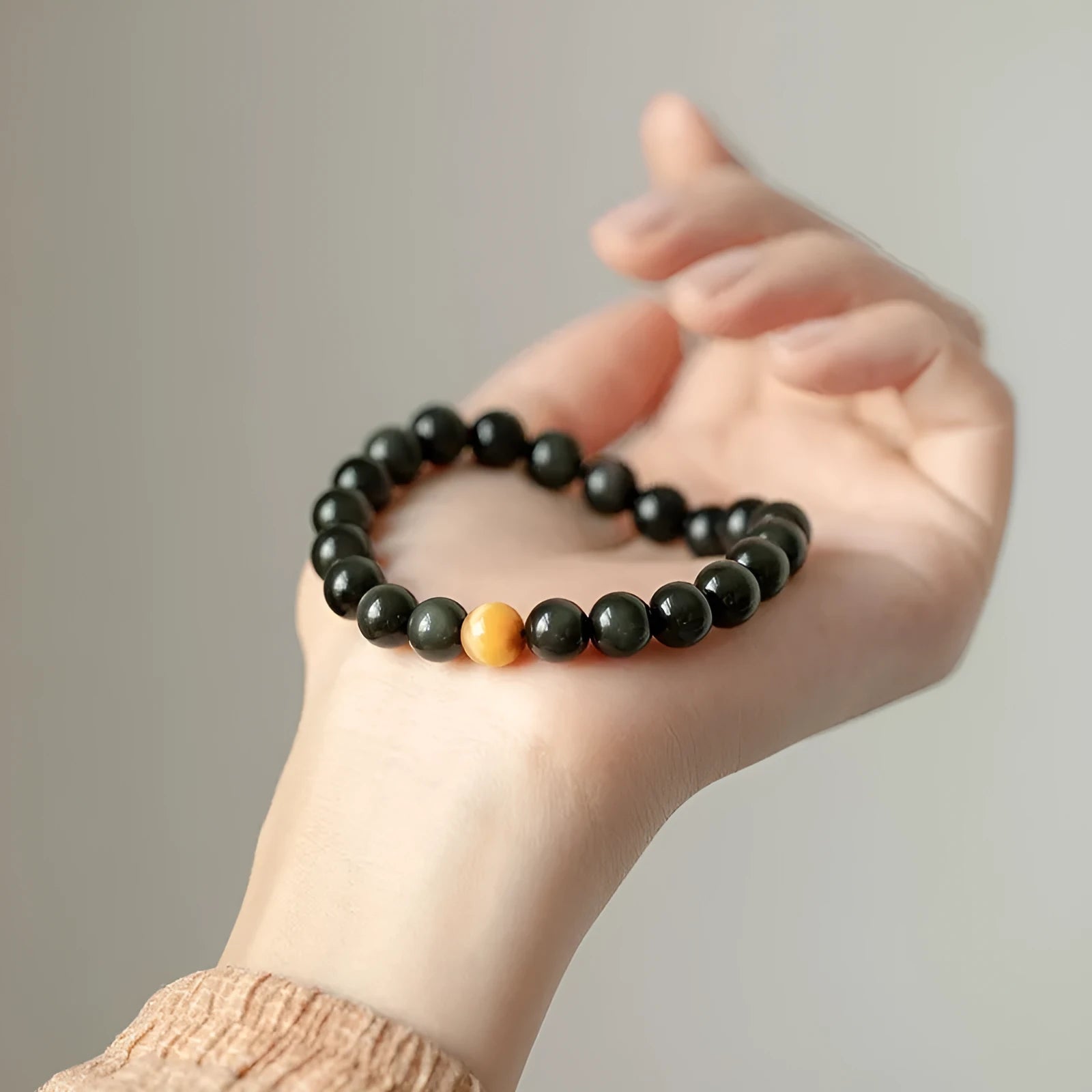 Black obsidian geometric bracelet in Korean style with stone construction