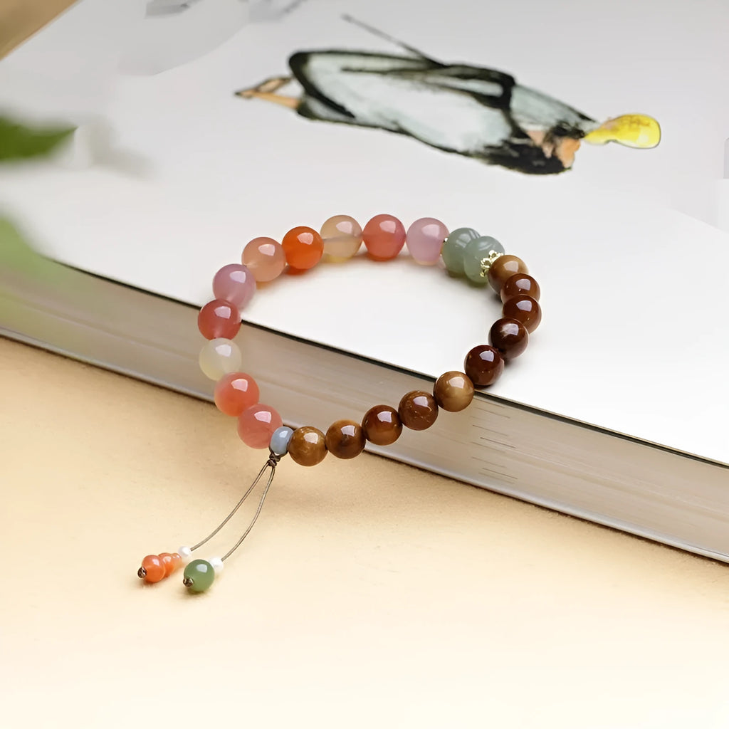 Handmade 8mm agate bracelet with diamond-shaped persimmon elements
