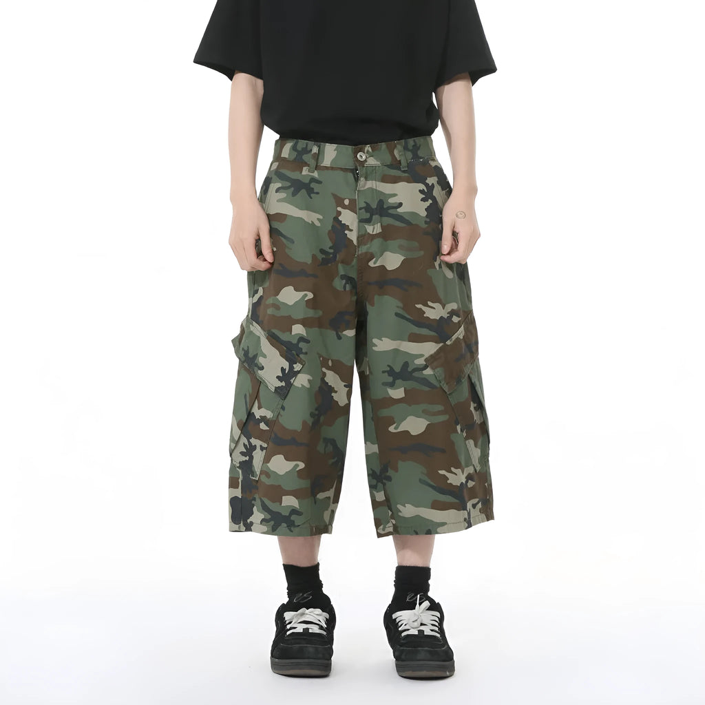 Men's camouflage cotton trousers with wide leg loose fit and American side stitching detail