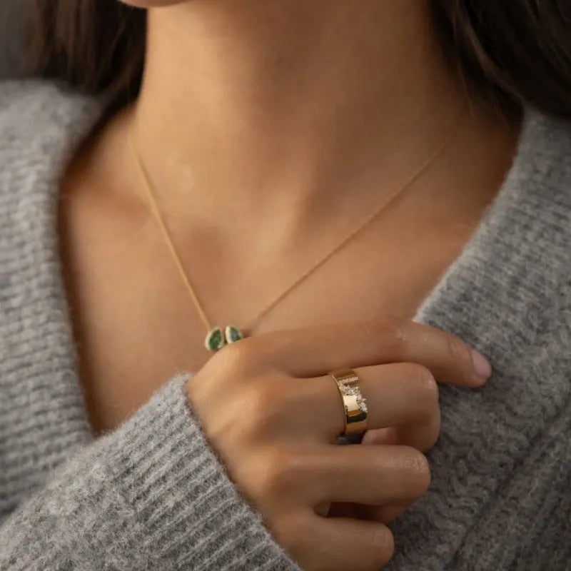 Women's gold-coloured ring with a shining zircon stone on a copper band.