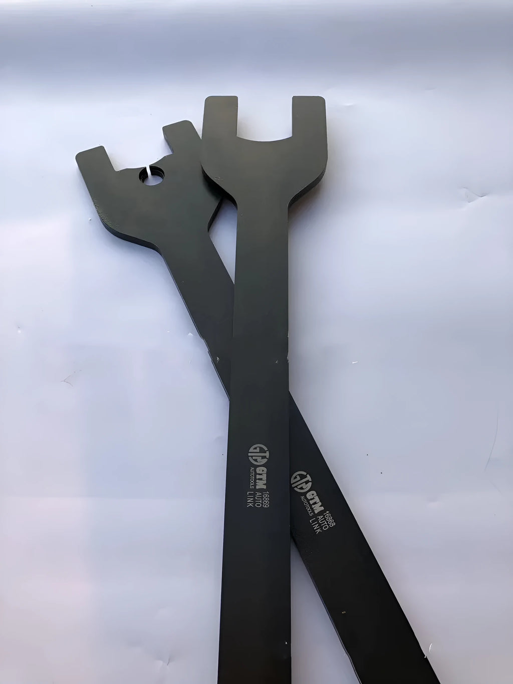 Two-piece Land Rover fan support wrench set showing 36mm and 40mm alloy steel spanners.