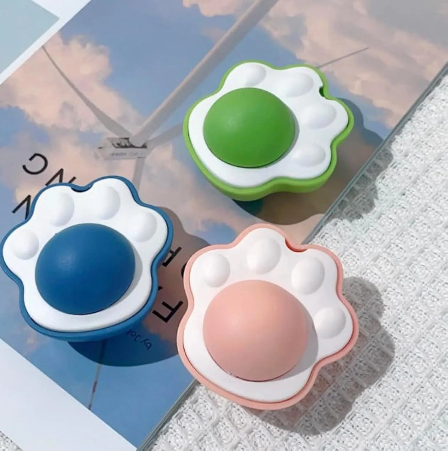 Coloured catnip balls with edible vine treats for dental cleaning and wall-mounted play