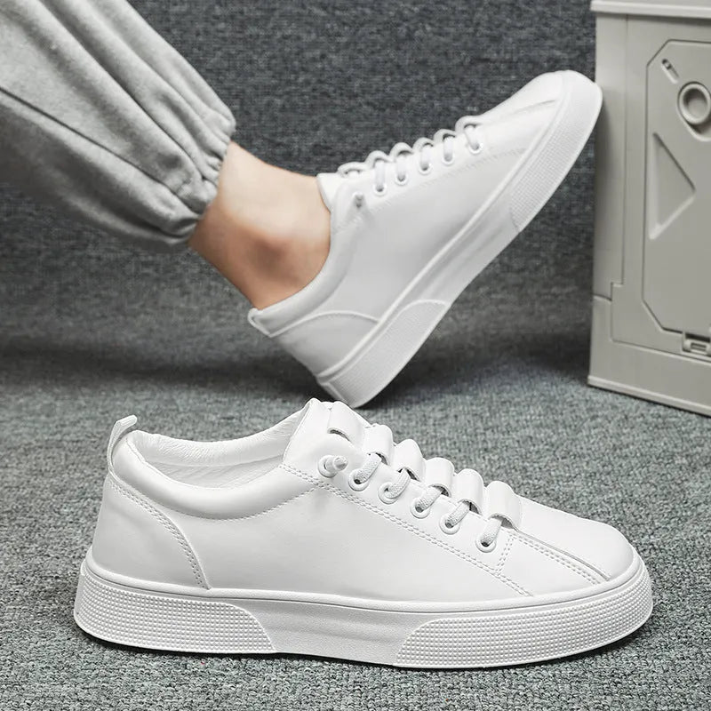 Men's low top sports casual shoes in black or white with synthetic leather upper and PVC soles