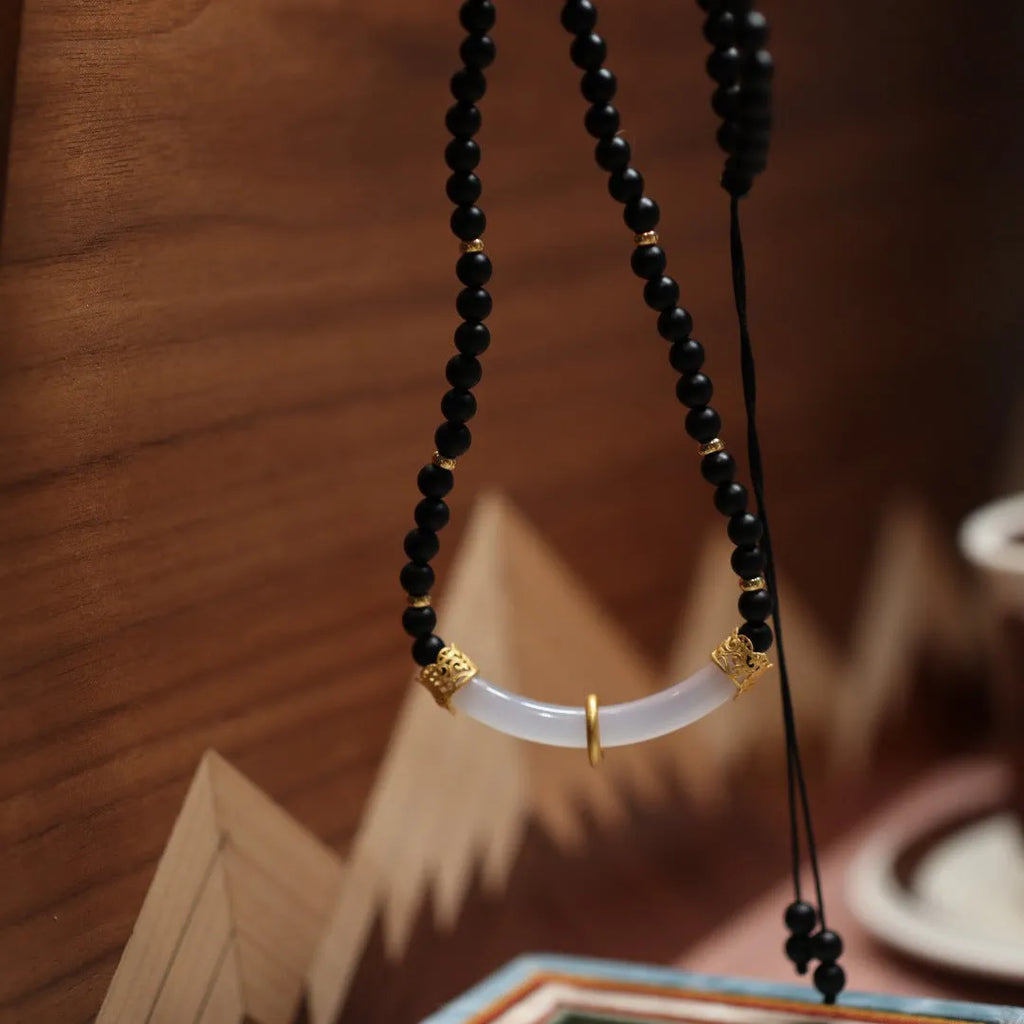 Natural frosted black agate and white chalcedony necklace with 925 silver U-shaped pendant on ball bead chain