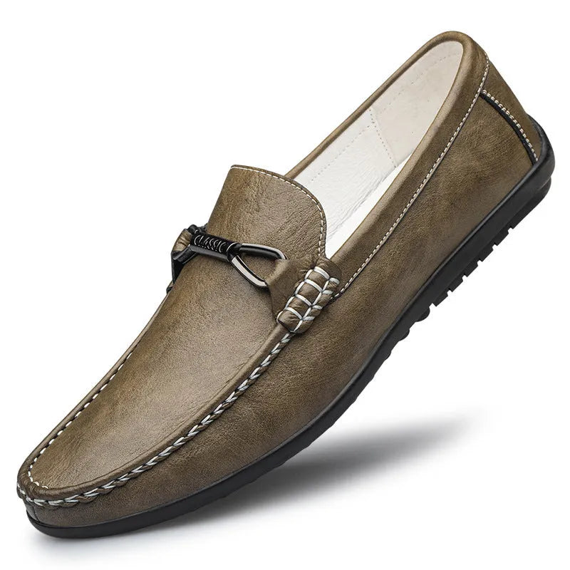 Breathable soft bottom slip-on casual shoes in solid colour with two-layer cowhide upper and rubber sole