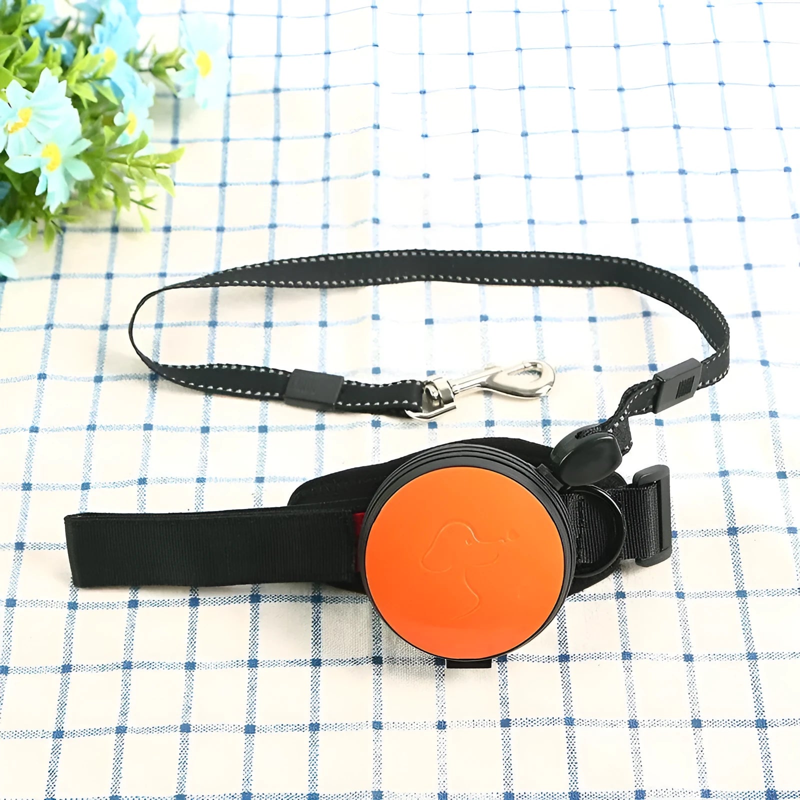 Automatic retractable dog leash showing 3 metre extension with six colour options available