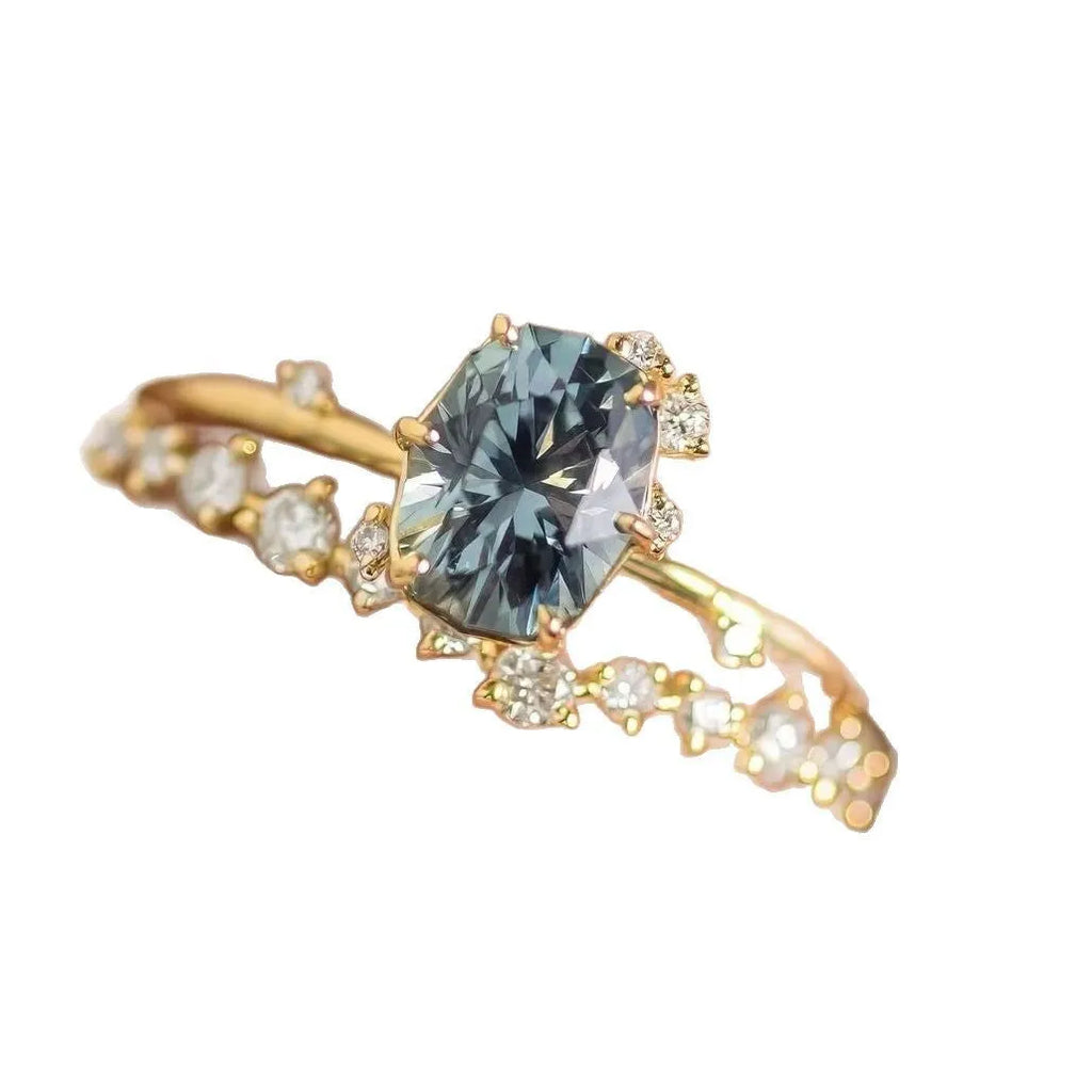 Gold-plated women's fashion ring with green zircon stone in flower-shaped setting