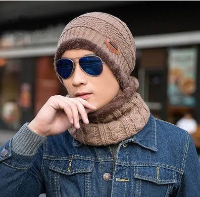 Men's knitted wool hat in dome style, warp knit construction, solid colour option