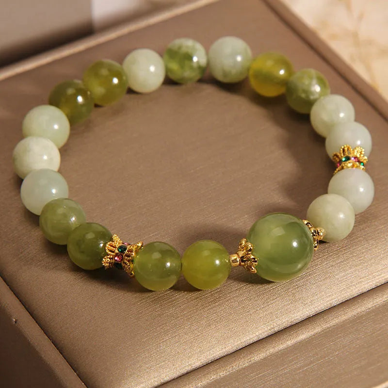 Women's bracelet with a green Xiuyan jade stone in an original light luxury design.