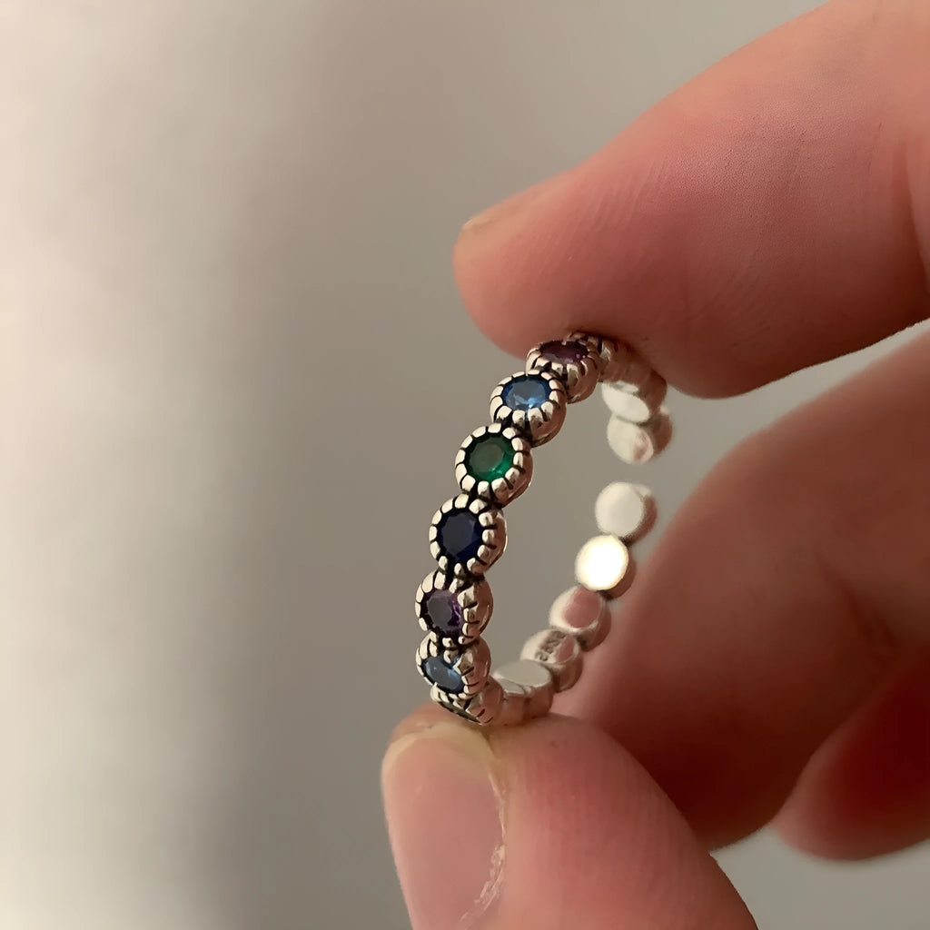 Round zircon ring with adjustable opening and retro silver finish