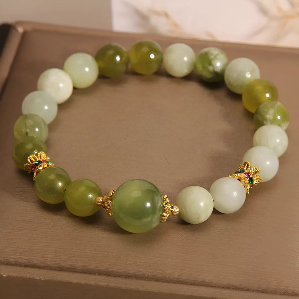 Women's bracelet with a green Xiuyan jade stone in an original light luxury design.