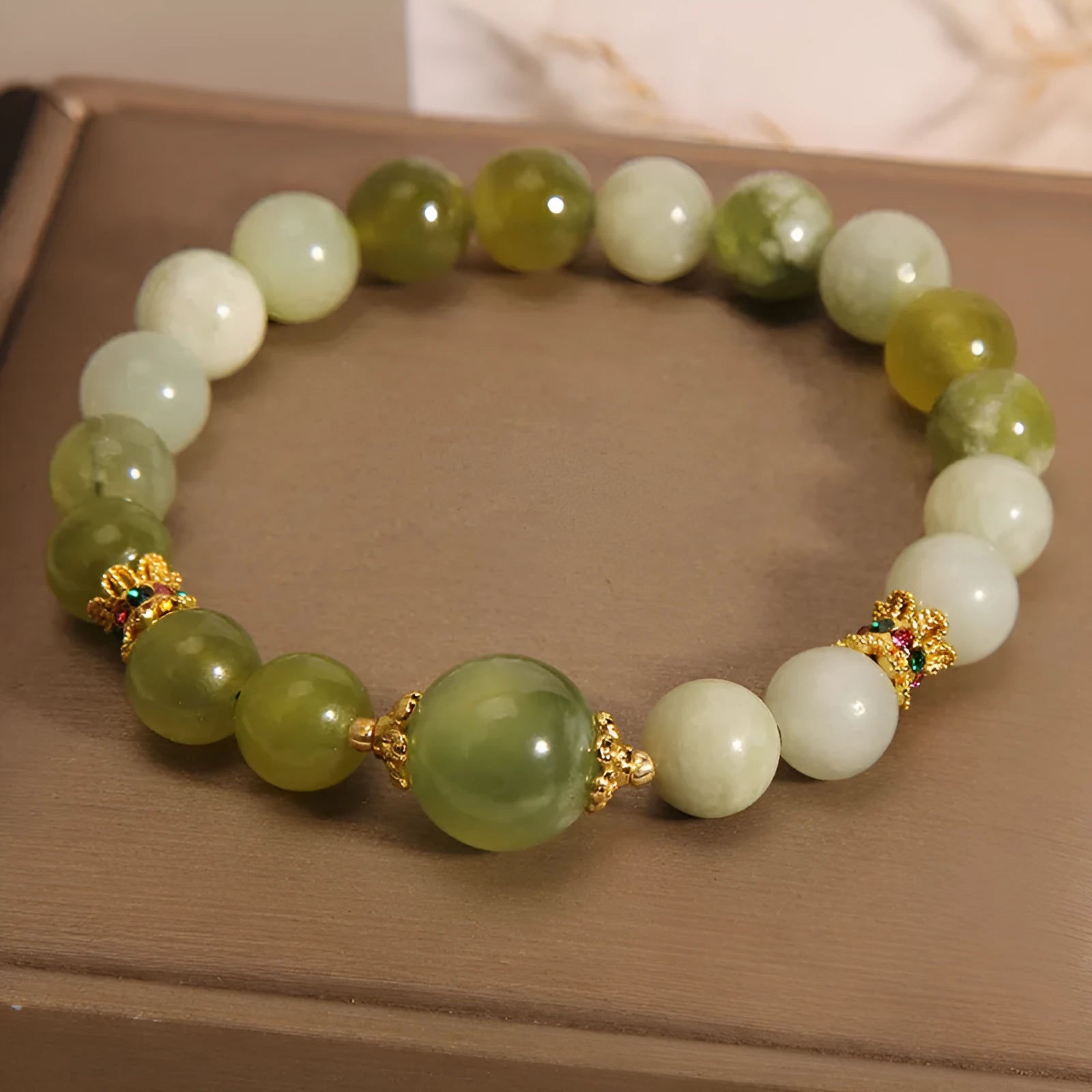 Women's bracelet with a green Xiuyan jade stone in an original light luxury design.