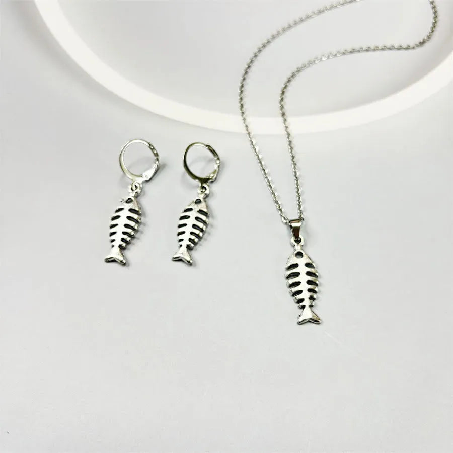 Fishbone pendant necklace with O-shaped chain and matching earrings jewellery set