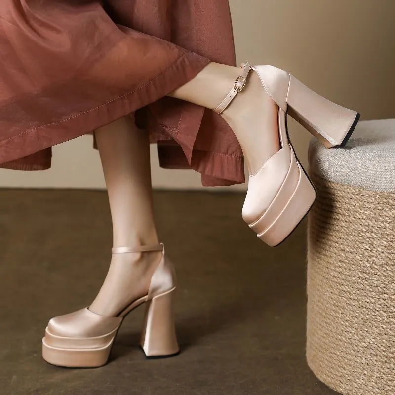 Women's waterproof platform high heels with chunky heel in white or champagne colour