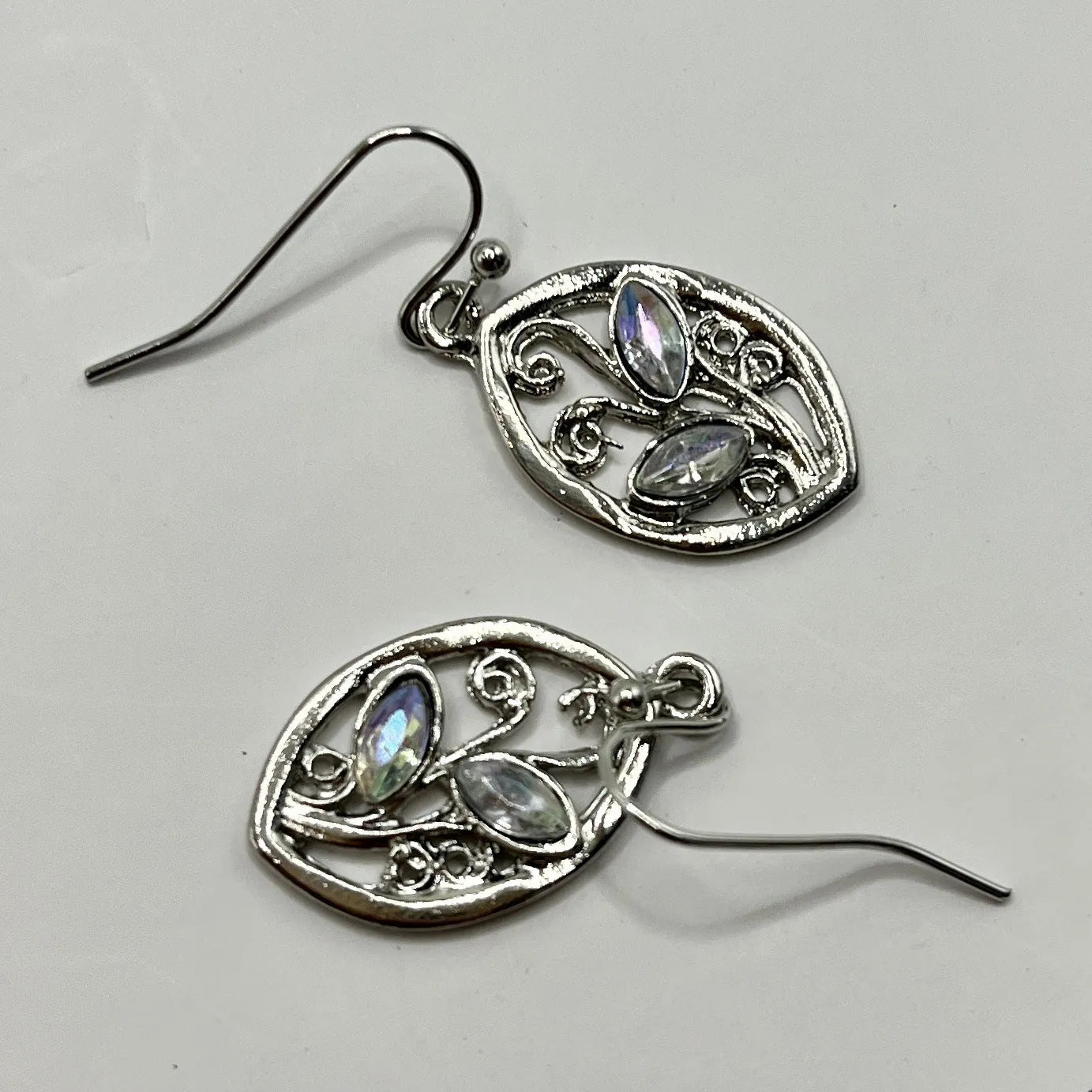 Silver leaf-shaped women's earrings with embedded colourful moonstone gemstones