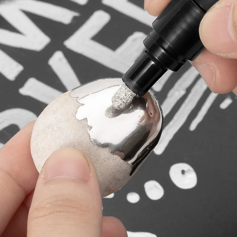 Waterproof mirror marker pen with plastic casing for writing on glass and tile surfaces