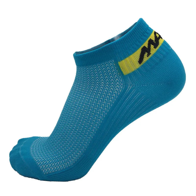 Breathable cotton sport socks for cycling and running in unisex free size