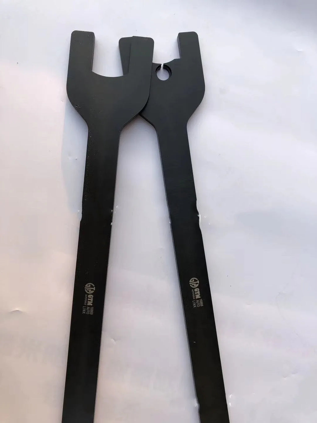 Two-piece Land Rover fan support wrench set showing 36mm and 40mm alloy steel spanners.