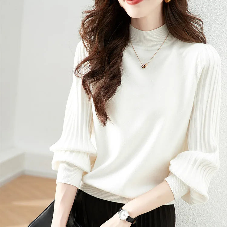 Slim-fit apricot half-turtleneck bottoming shirt with sunken stripes on a hanger.