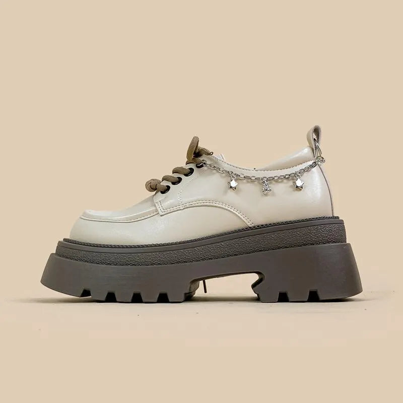 White platform leather shoes with chunky heel and front lace-up in Mary Jane style.