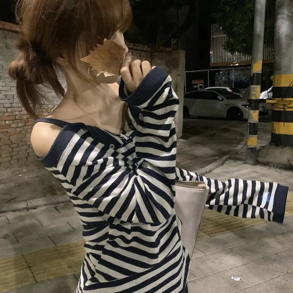 Dark blue women's long-sleeved oversized T-shirt with Korean style embroidery and stripe details.
