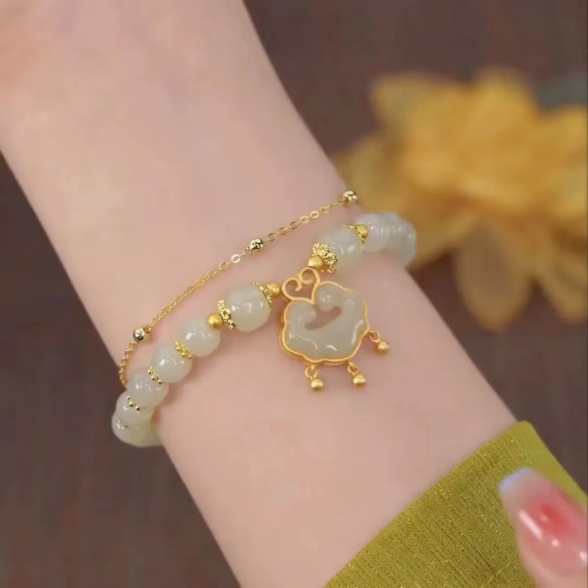 Green women's safety lock pendant bracelet with double-layer Xiangyun design and electroplated finish