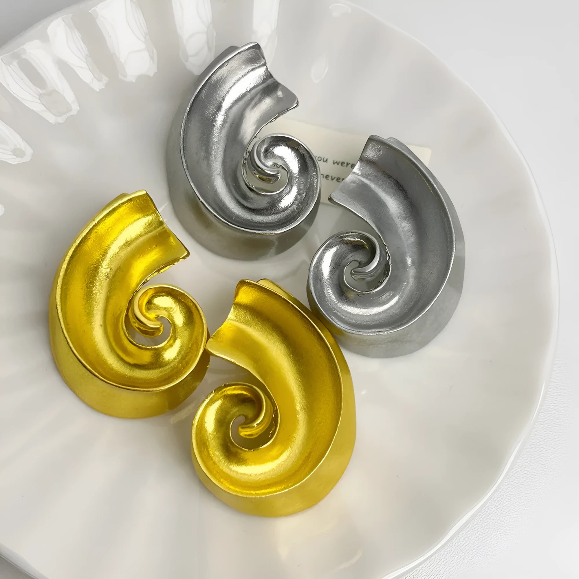 Retro geometric alloy ear studs in gold or silver colour, 5cm size.