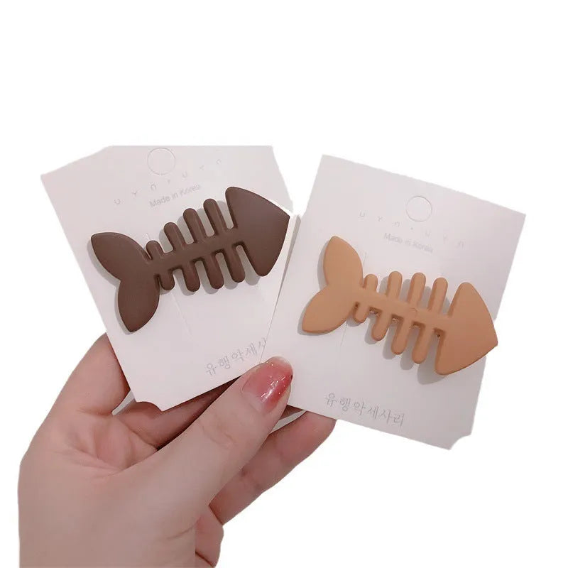 Minimalist fishbone design hair barrette in candy colour with duckbill clip