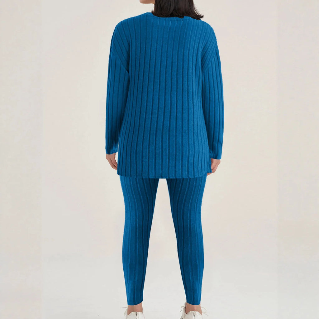 Women's sunken stripe pattern two-piece sportswear set with regular sleeve top and matching trousers