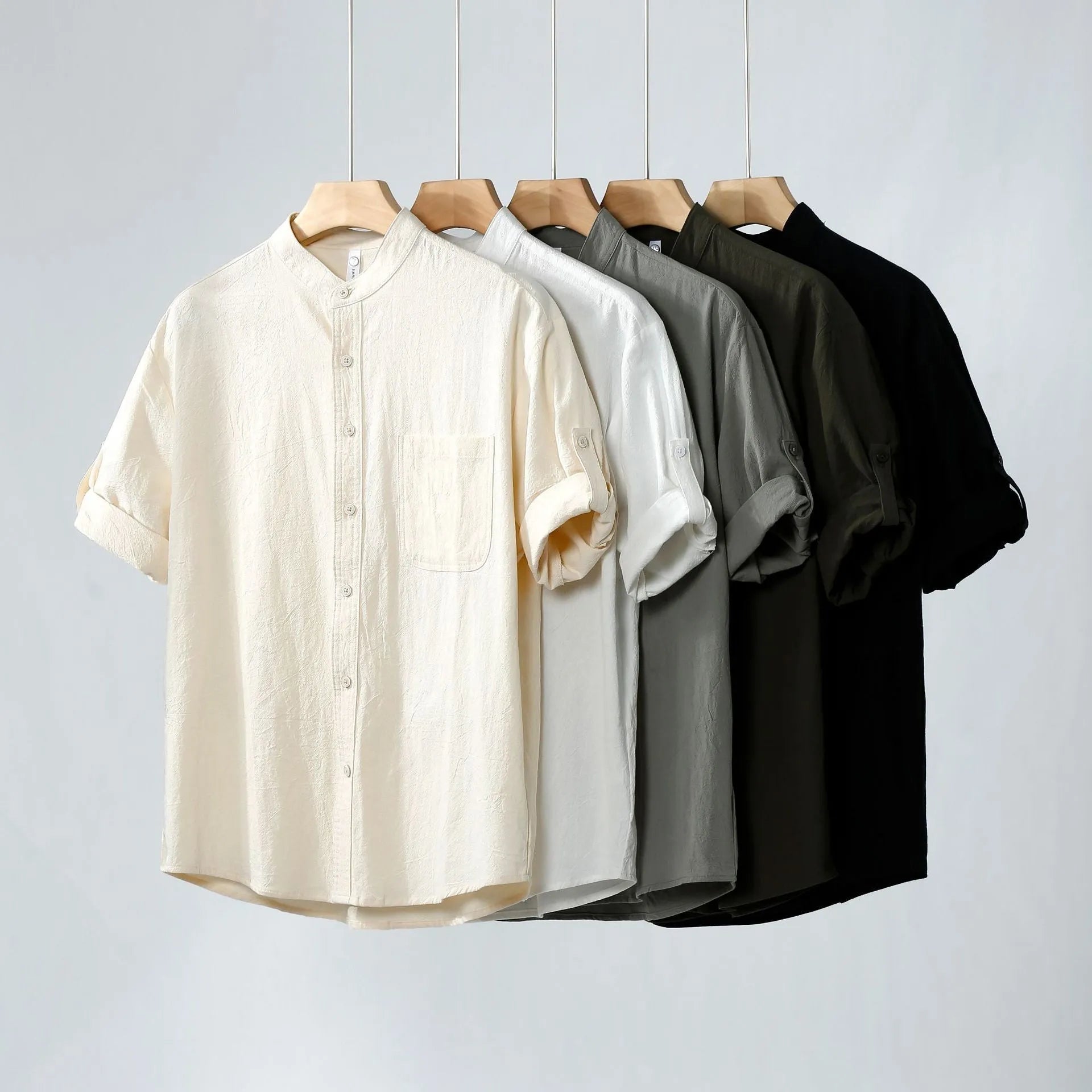 Men's loose fit short-sleeved linen shirt in solid colour with simple stand collar