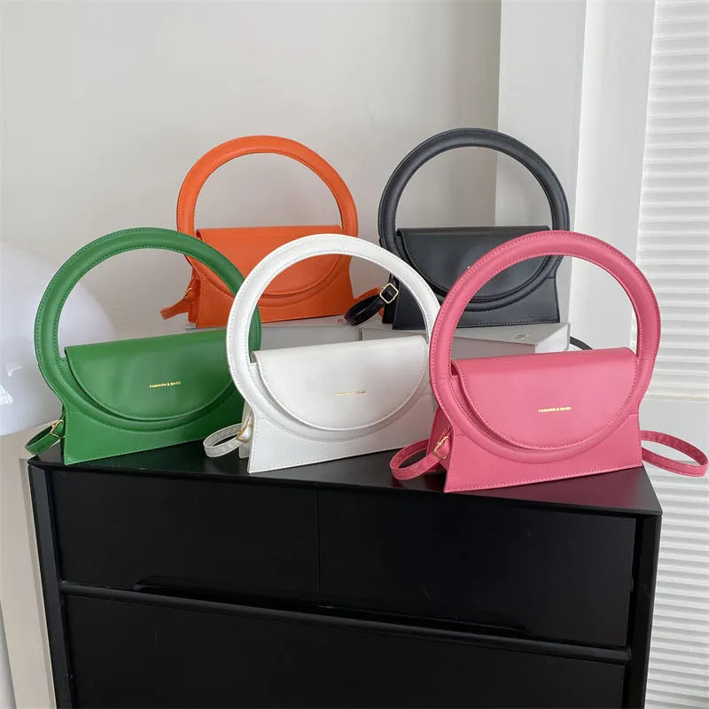 Street style horizontal messenger bag in PU material with sandwich pocket and stitching details