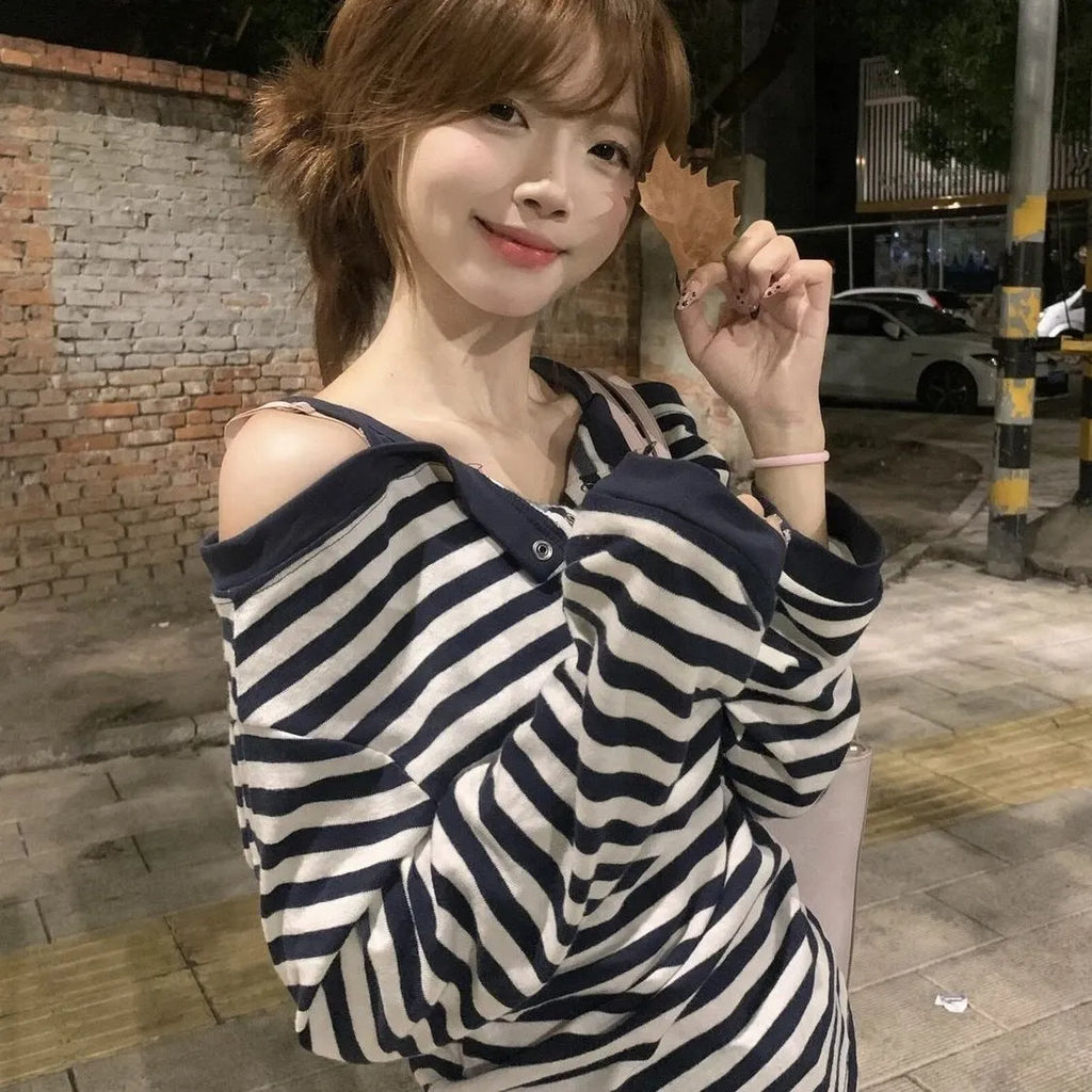 Dark blue women's long-sleeved oversized T-shirt with Korean style embroidery and stripe details.