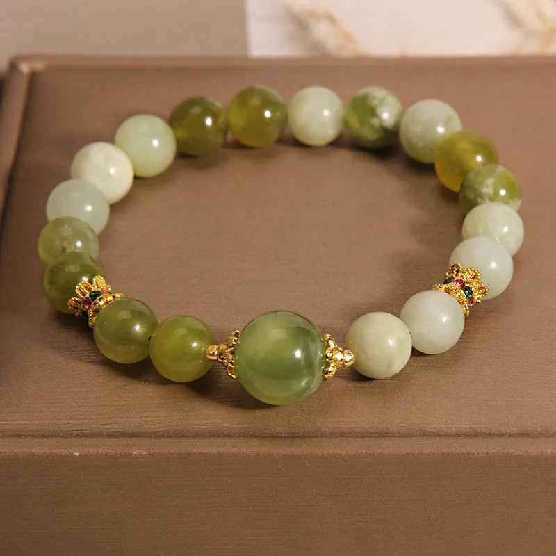 Women's bracelet with a green Xiuyan jade stone in an original light luxury design.