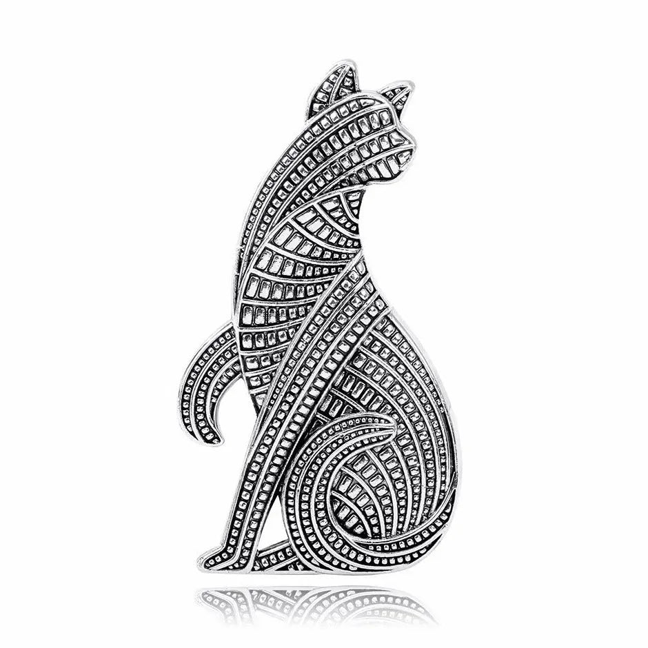 Retro alloy leopard brooch pin for women, 7.0 x 3.7 cm, Retro Gold finish, electroplated surface
